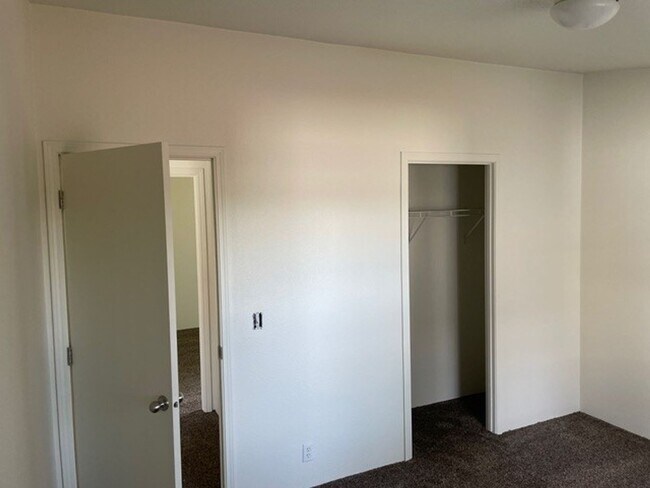 Building Photo - *Summer Special* $400 Off First Month's Rent. Country Living in Junction City