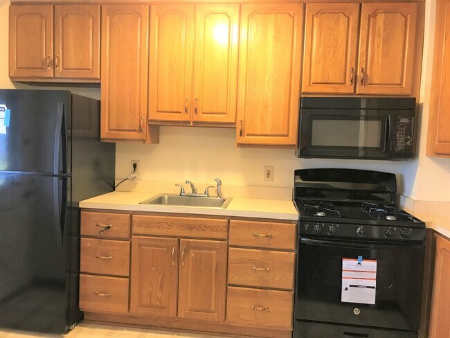 Building Photo - 3 Bedroom Townhome in Morrell Park - Finis...