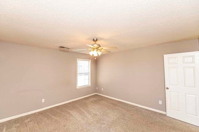 Building Photo - 443 Beverly Dr