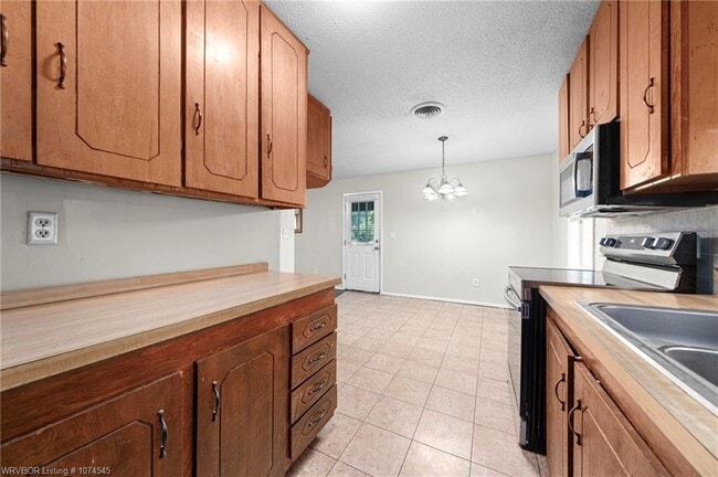 Building Photo - 502 8th St