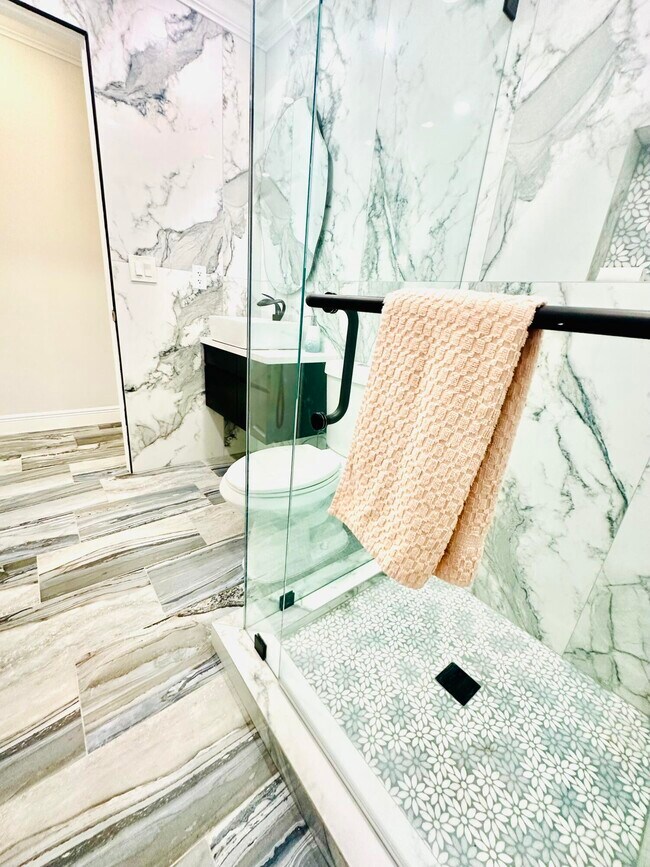 Building Photo - 1104 Neoga St