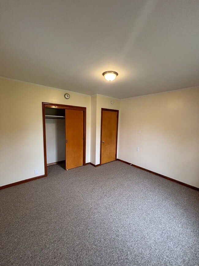 Building Photo - Newly Remodeled rancher in Halls