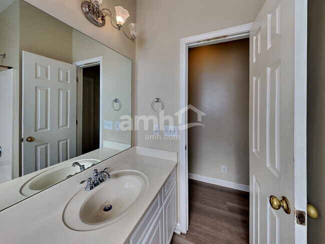 Building Photo - 2365 Edencrest Dr