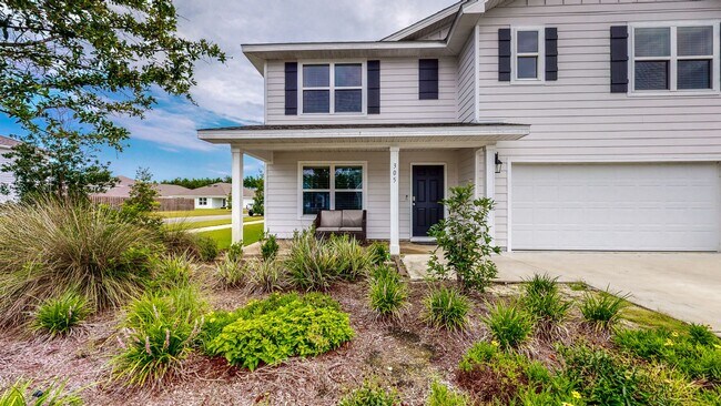 Building Photo - 5 Bedroom / 3 Bathroom Home  in Hammock Bay w/Fenced in Yard