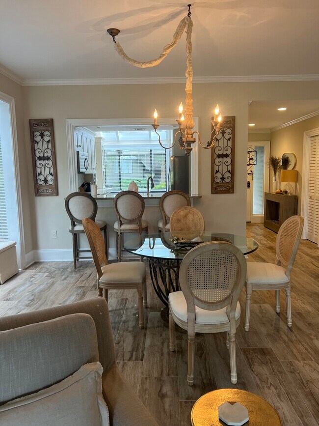 Building Photo - 60 Carnoustie Rd