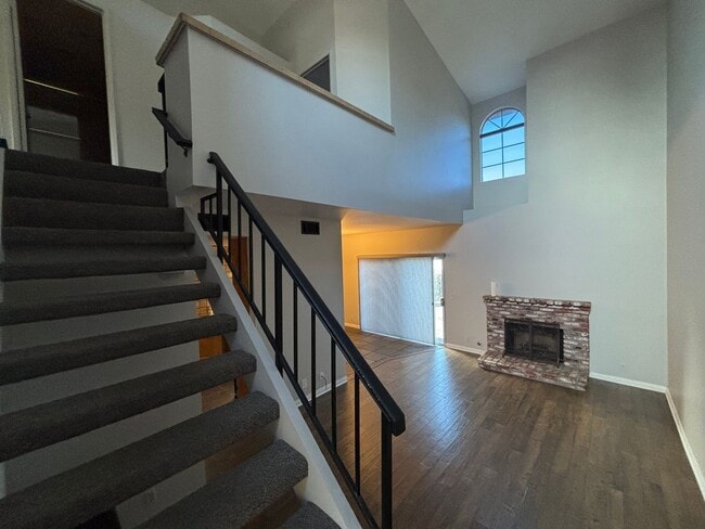 Building Photo - Charming 3-Bedroom Home in the Mountain View Court Community!