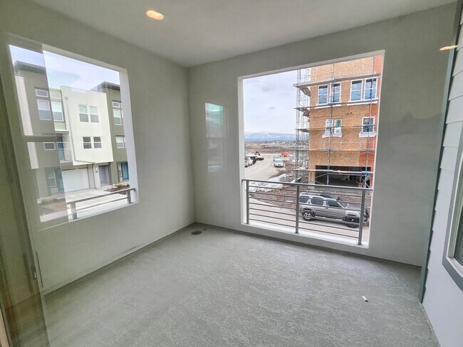 Building Photo - Aspen Ridge Lane #126