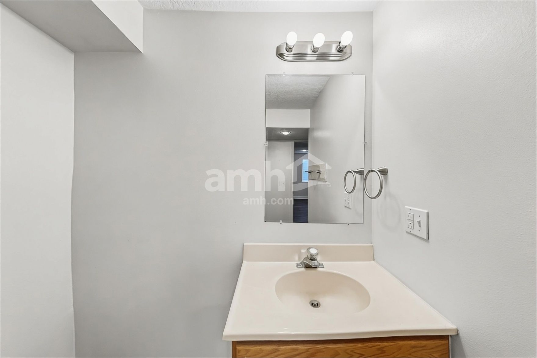 Building Photo - 894 E 780 S