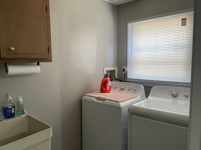 Building Photo - River Bend Rental