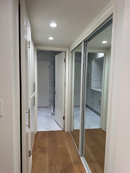 Building Photo - 11970 Montana Ave