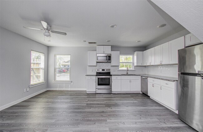 Building Photo - 4616 Shreveport Blvd