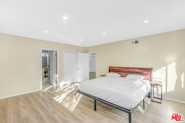 Building Photo - 1530 Valley View Rd