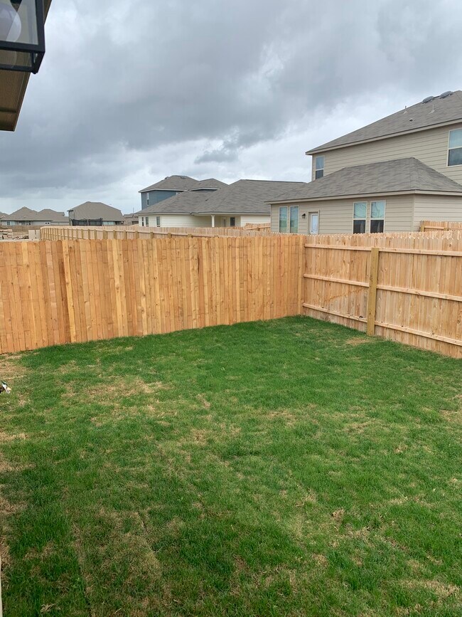 Building Photo - 525 Sentry Valley St