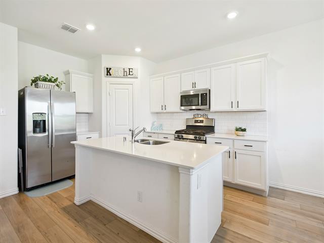 Building Photo - 3413 Kingsview Dr