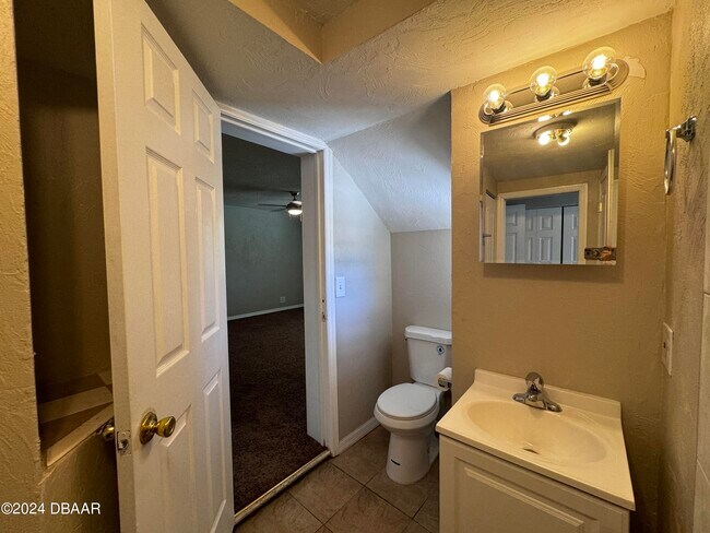 Building Photo - 1304 Holly Ave