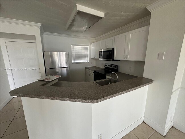 Primary Photo - 8710 N Sherman Cir