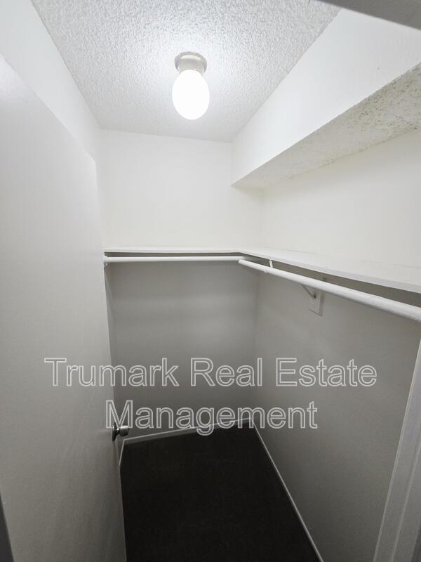 Building Photo - 553 E Orange Grove Ave