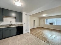 Building Photo - 2BD 1BA Apt Next to USD - Spacious Upstairs Unit, Pet Friendly, 1 Parking Space, No Carpet, Onsit...