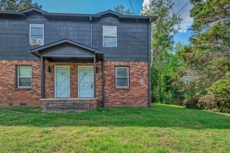 Building Photo - Spring Special (1/2 OFF 1st Month Rent): First Floor One Bedroom Updated Apartment with Laundry H...