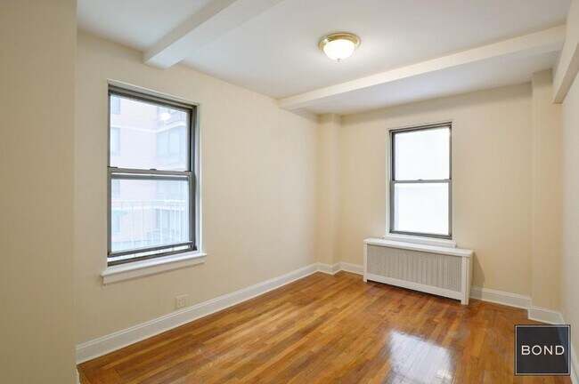 Building Photo - 301 E 38th St