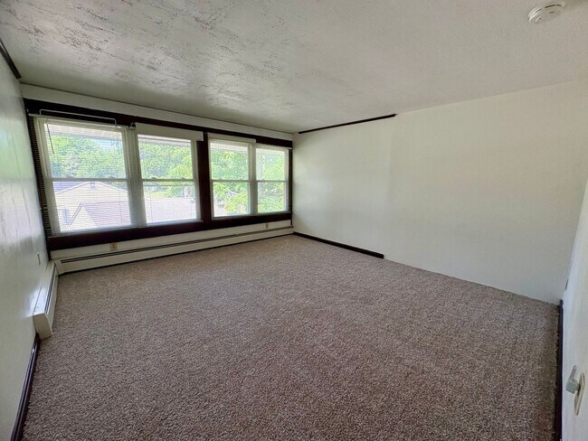Building Photo - 3630 Colebrook Rd