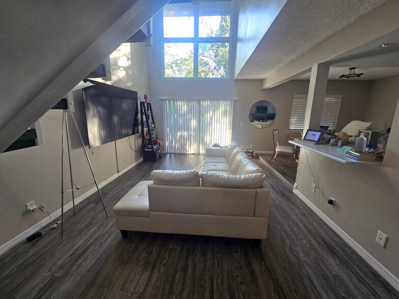 Building Photo - 713 St Michael Ln