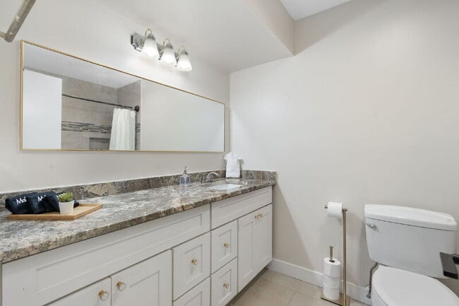 Building Photo - 14410 North 42nd Pl