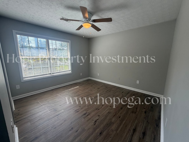 Building Photo - 5 E Newnan Rd