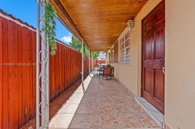 Building Photo - 1028 W 30th St