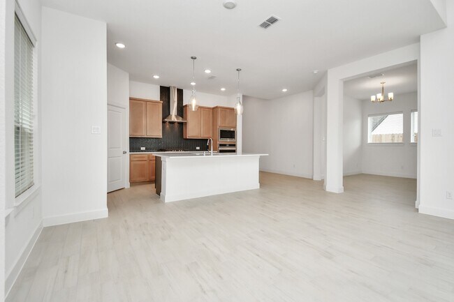 Building Photo - 211 Amaranth Wy