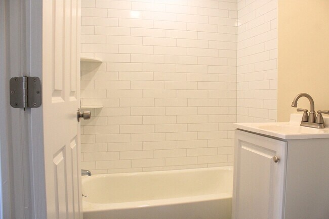 Building Photo - 78 Endicott St