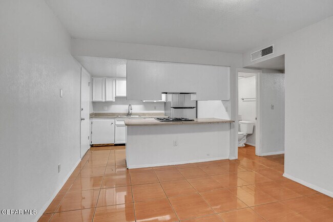 Building Photo - 10604 Springwood Dr