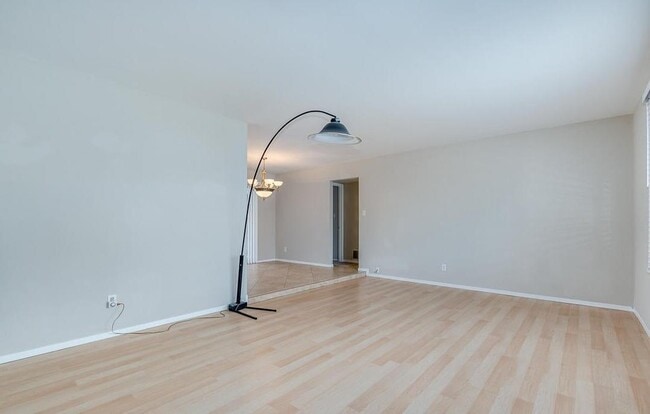 Building Photo - 2439 E Del Rio Dr