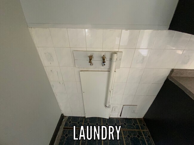 Building Photo - 1001 Glenwood Dr