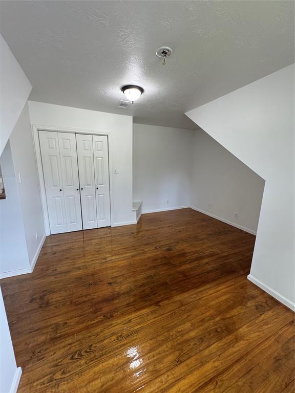 Building Photo - 5010 Elm St