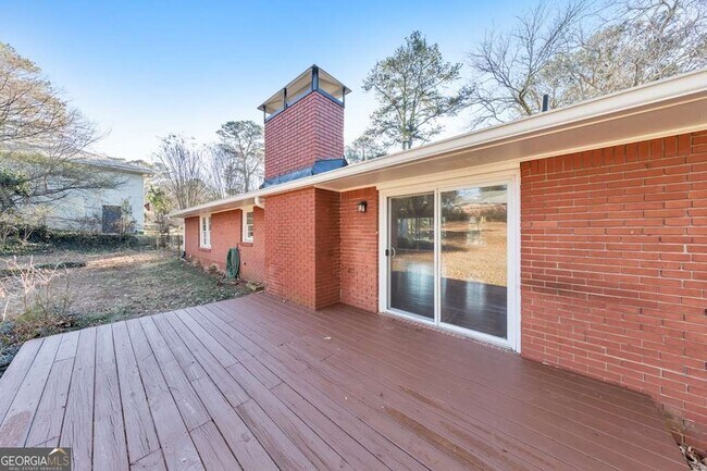 Building Photo - 909 Rosedale Dr