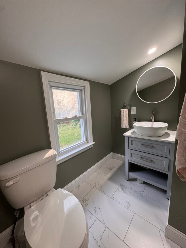 Building Photo - 3 Linda Ln