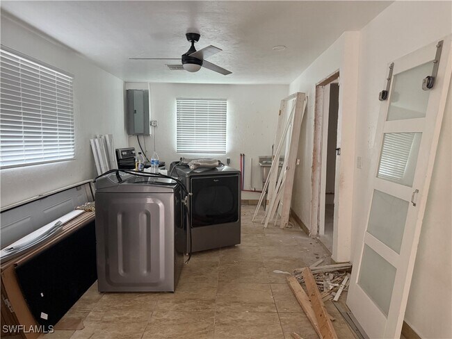 Building Photo - 5460 Bayshore Rd