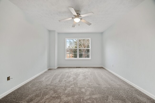 Building Photo - 3 Bed 1.5 Bath Home for Rent in Newport Ne...