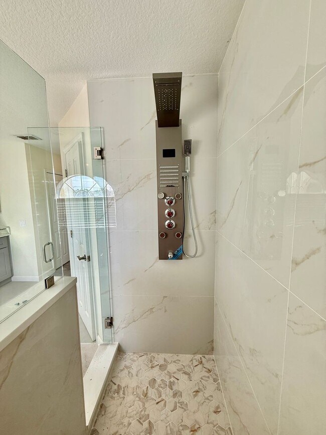 Building Photo - GORGEOUS, Large Completely Renovated Two-Story 4/2.5 PLUS LOFT in POINCIANA VILLAGES!