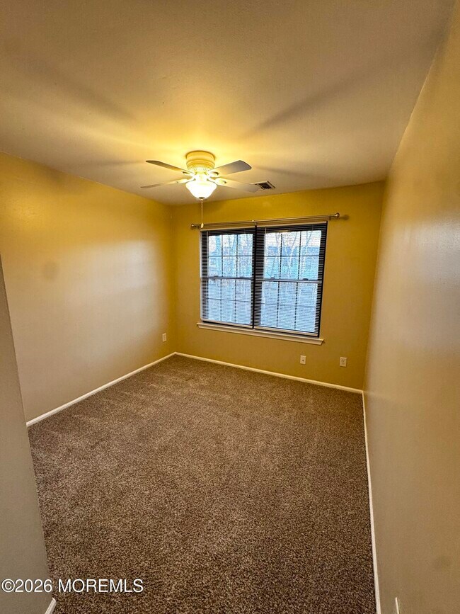 Building Photo - 905 Arlington Dr