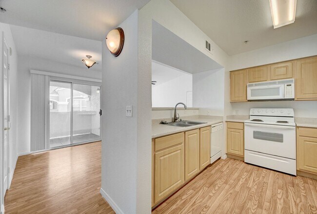 Building Photo - LOCATION! LOCATION! LOCATION! Move-in ready 2-bedroom condo in Centennial Hills!