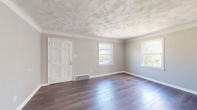 Building Photo - W.130th-Bellaire neighborhood, updated 3 b...