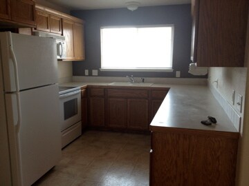 Building Photo - 1301 Lake Cir