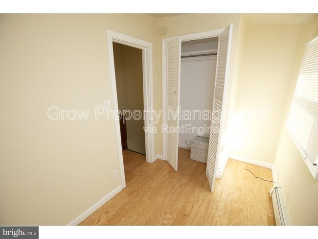 Building Photo - 2416 Manning St