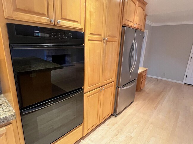 Building Photo - 1595 Calle De Stuarda