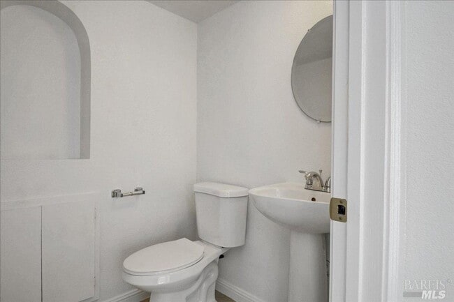 Building Photo - Architectural delight! Shows like a model! 4 bedrooms, 2 full baths.