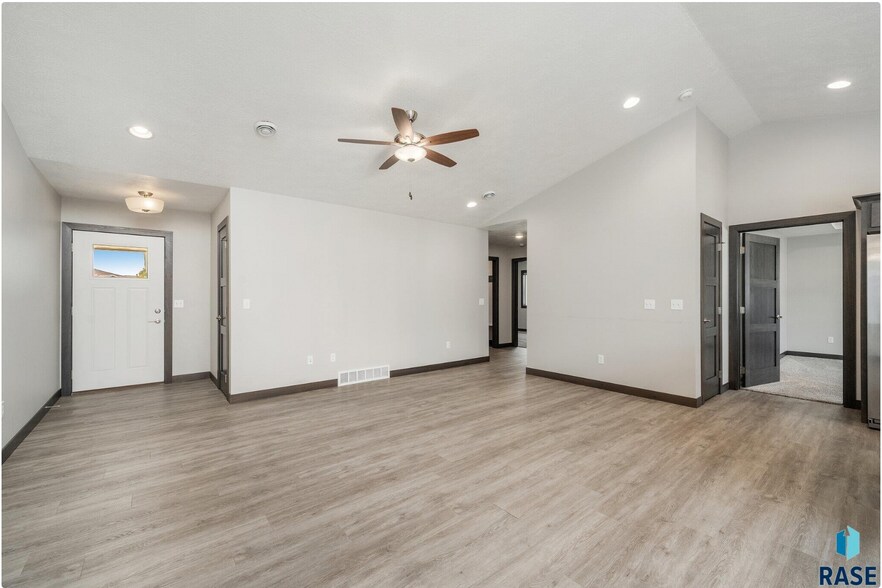 Building Photo - 4603 W 35th St N