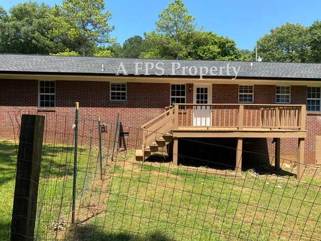 Building Photo - 184 Pine St SW
