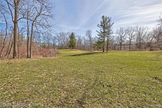 Building Photo - 5307 Metamora Rd